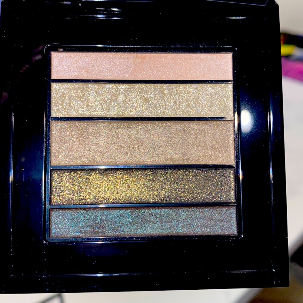 Brand new MAC Veluxe Pearlfusion palette in greenluxe